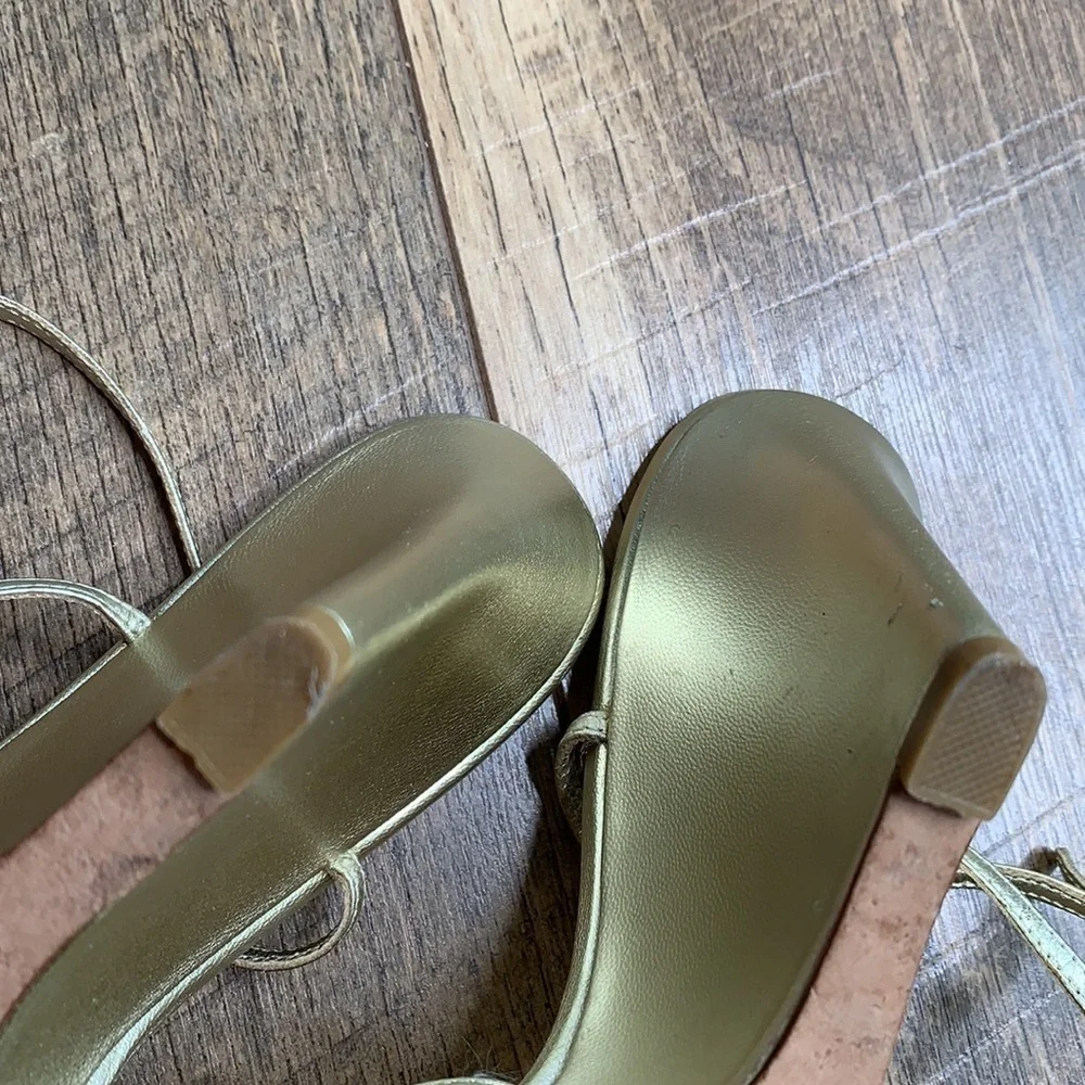 Badgley Mischka Jewel Ankel Strap Wedge Heels sz 6.5